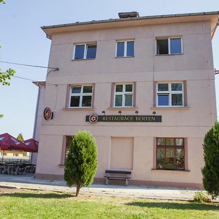 Pension Berten Strasice Strasice  Экстерьер фото