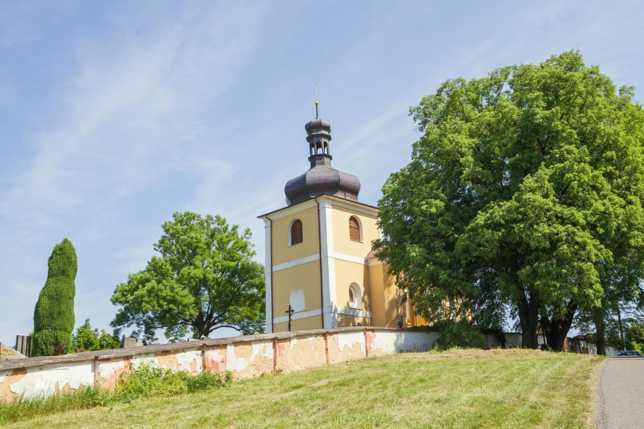 Отель Pension Berten Strasice Strasice  Экстерьер фото